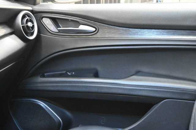 Alfa Romeo Stelvio 2.1l - NERO METALLIZZATO