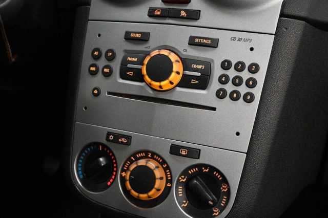 Opel Corsa 1.2l - Nero