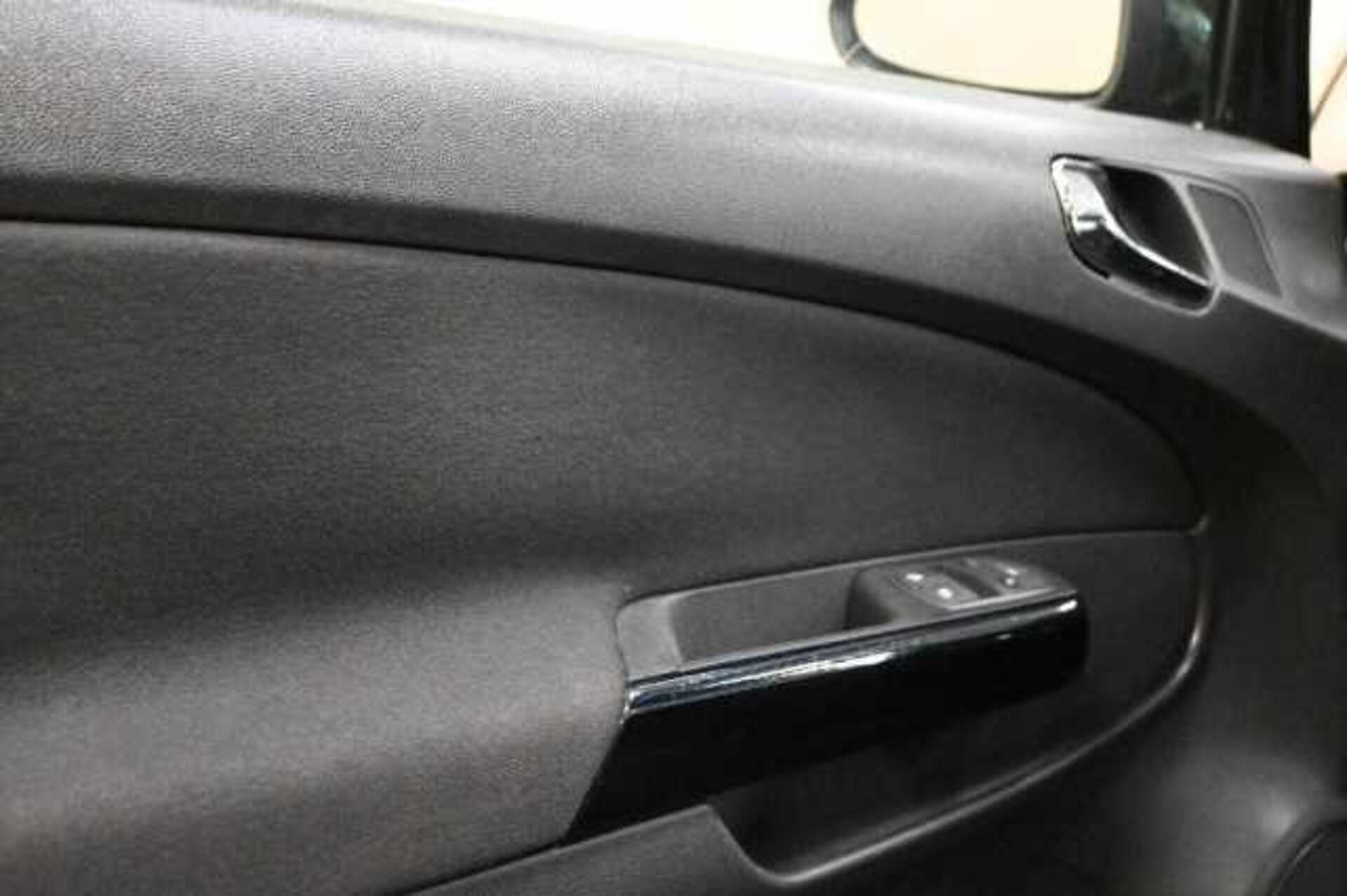 Opel Corsa 1.2l - Nero