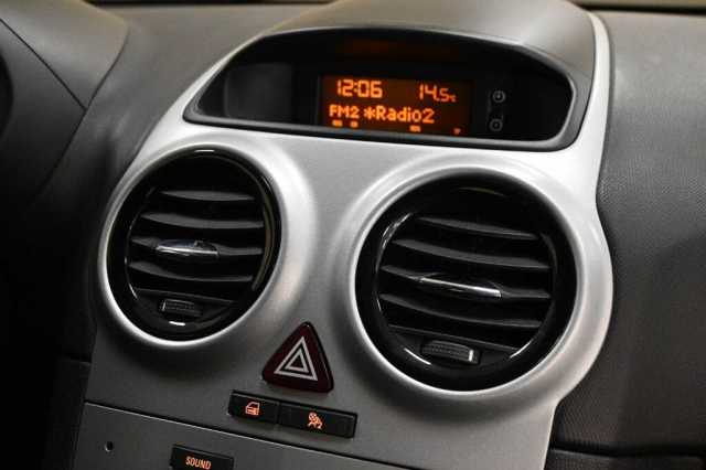 Opel Corsa 1.2l - Nero