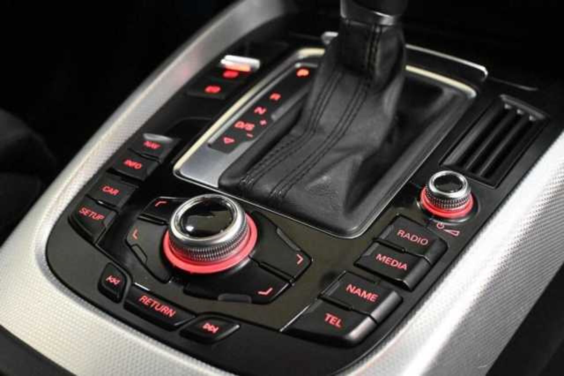 Audi Q5 2.0l - GRIGIO ANTRACITE - GR-AN