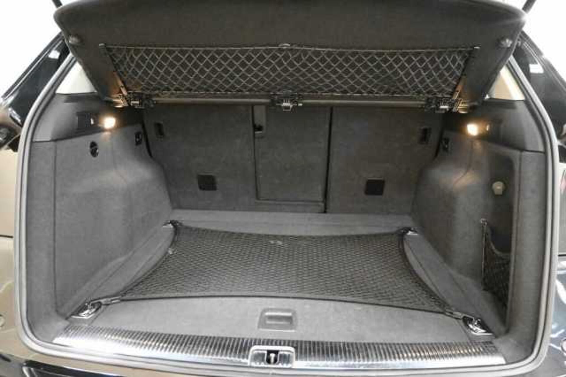 Audi Q5 2.0l - GRIGIO ANTRACITE - GR-AN