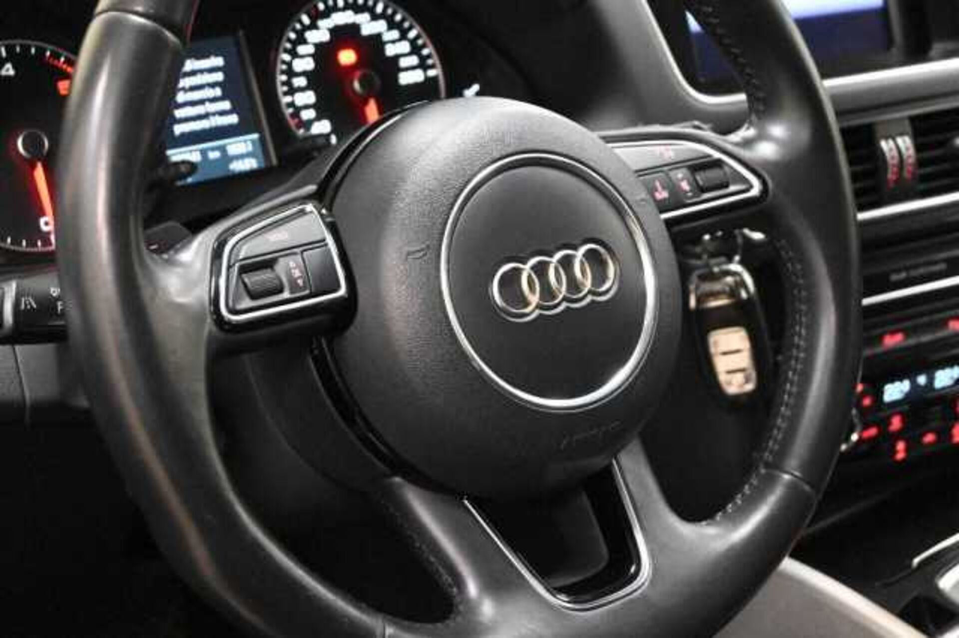 Audi Q5 2.0l - GRIGIO ANTRACITE - GR-AN
