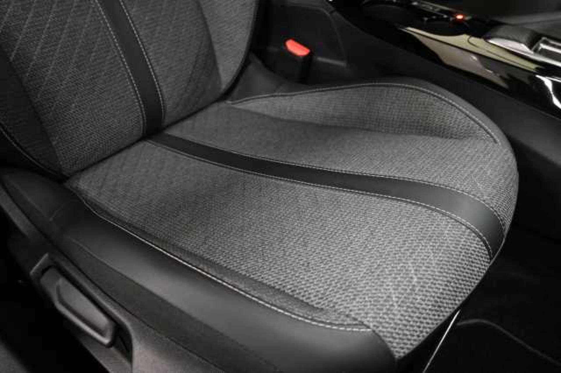 Peugeot 2008 1.2l - Grigio